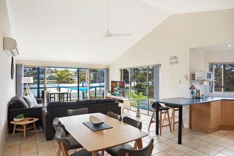 Sails Luxury Apartments Merimbula - New Castle Holiday 39
