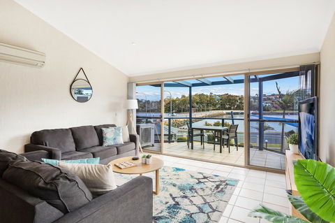 Sails Luxury Apartments Merimbula - New Castle Holiday 29