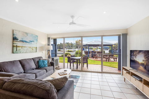 Sails Luxury Apartments Merimbula - New Castle Holiday 36
