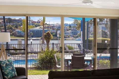 Sails Luxury Apartments Merimbula - New Castle Holiday 18
