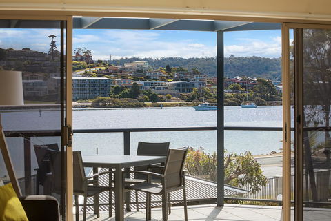 Sails Luxury Apartments Merimbula - New Castle Holiday 2