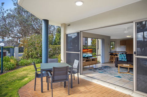 Sails Luxury Apartments Merimbula - New Castle Holiday 10