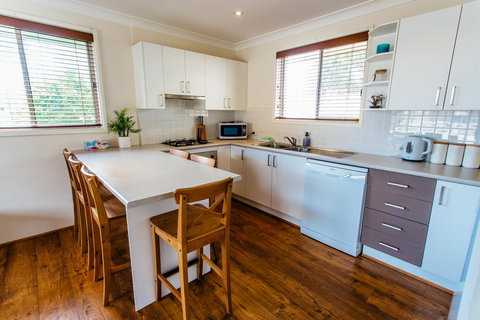 Sunbaker Pet Friendly Awards Finalist 4 Mins Walk To Culburra Beach - New Castle Holiday 15