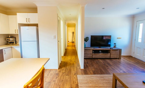 Sunbaker Pet Friendly Awards Finalist 4 Mins Walk To Culburra Beach - New Castle Holiday 17