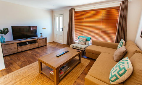 Sunbaker Pet Friendly Awards Finalist 4 Mins Walk To Culburra Beach - New Castle Holiday 7