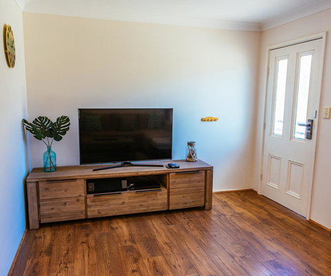 Sunbaker Pet Friendly Awards Finalist 4 Mins Walk To Culburra Beach - New Castle Holiday 8