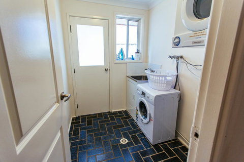 Sunbaker Pet Friendly Awards Finalist 4 Mins Walk To Culburra Beach - New Castle Holiday 27