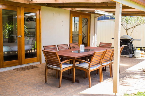 Sunbaker Pet Friendly Awards Finalist 4 Mins Walk To Culburra Beach - New Castle Holiday 28