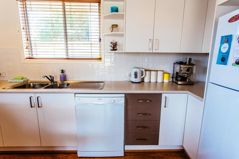 Sunbaker Pet Friendly Awards Finalist 4 Mins Walk To Culburra Beach - New Castle Holiday 14