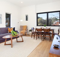 Stylish Apartment With Garage Near Bondi Beach - New Castle Holiday