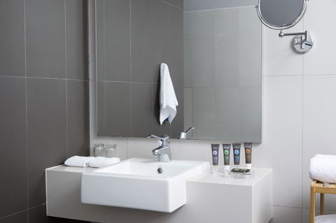 Novotel Newcastle Beach - New Castle Holiday 24