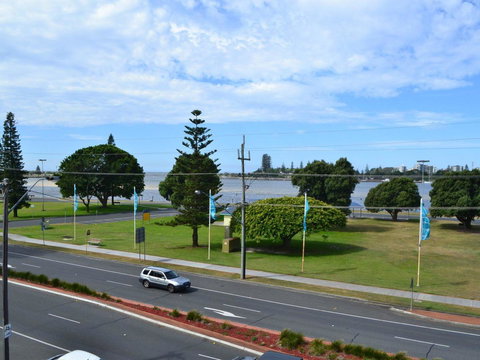 Oxley 8 At Tuncurry - New Castle Holiday 1