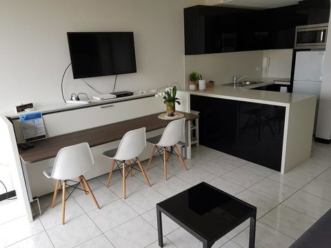 Manly Central Executive - New Castle Holiday 8