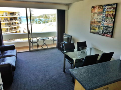 Manly Central Executive - New Castle Holiday 5