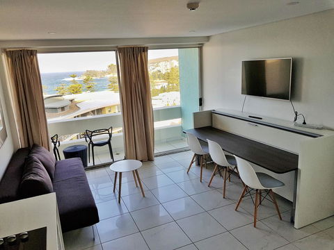 Manly Central Executive - New Castle Holiday 3
