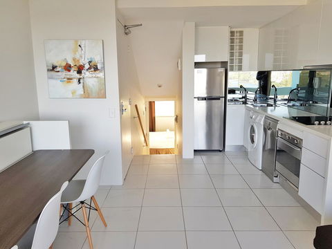 Manly Central Executive - New Castle Holiday 7
