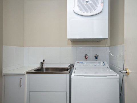 Messines Street, Breakwater Apartment, 104 - New Castle Holiday 10