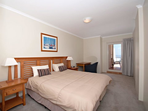 Messines Street, Breakwater Apartment, 104 - New Castle Holiday 5