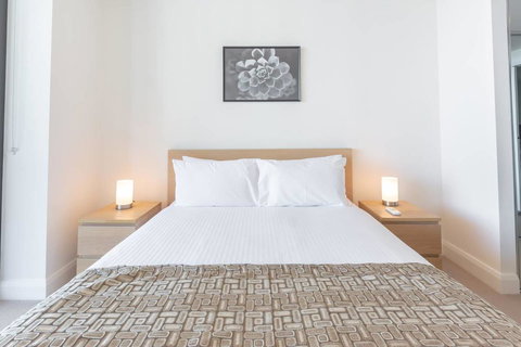 Two Bedders Apartment With Stunning Water View - New Castle Holiday 3