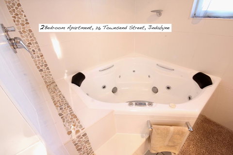 Full Circle Apartments - New Castle Holiday 27