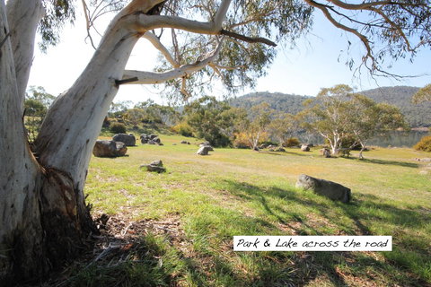 Full Circle Apartments - New Castle Holiday 33