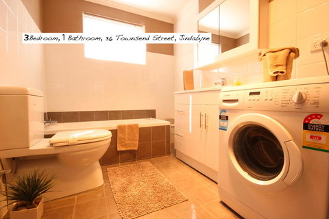 Full Circle Apartments - New Castle Holiday 23