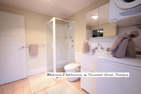 Full Circle Apartments - New Castle Holiday 14