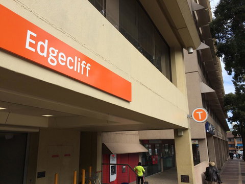 Edgecliff Lodge Motel - New Castle Holiday 6