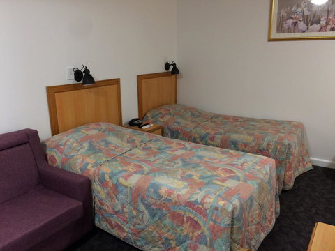 Edgecliff Lodge Motel - New Castle Holiday 17