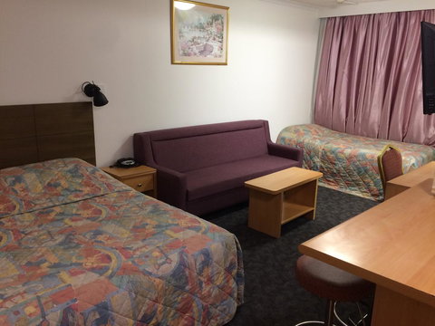 Edgecliff Lodge Motel - New Castle Holiday 9