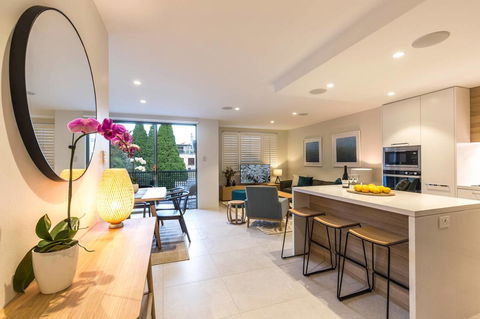 Nobbs Â· Executive 2 Storey Sydney Apartment With Pool - New Castle Holiday 4