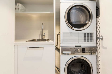 Nobbs Â· Executive 2 Storey Sydney Apartment With Pool - New Castle Holiday 11