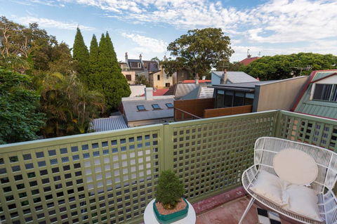 Nobbs Â· Executive 2 Storey Sydney Apartment With Pool - New Castle Holiday 16