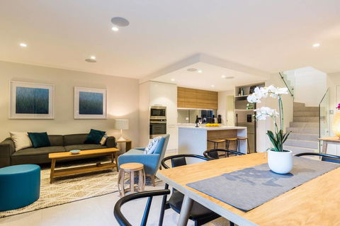 Nobbs Â· Executive 2 Storey Sydney Apartment With Pool - New Castle Holiday 1