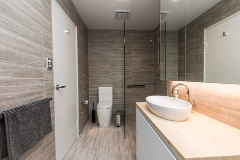 Nobbs Â· Executive 2 Storey Sydney Apartment With Pool - New Castle Holiday 9