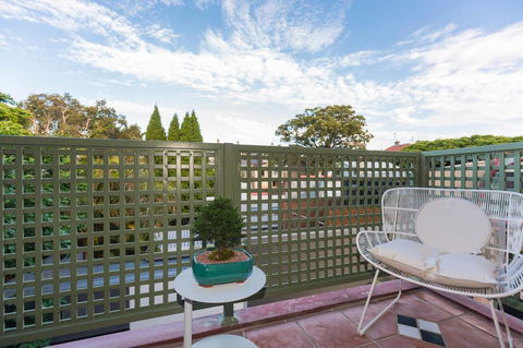 Nobbs Â· Executive 2 Storey Sydney Apartment With Pool - New Castle Holiday 15