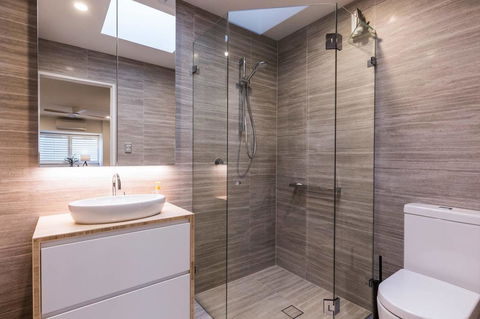 Nobbs Â· Executive 2 Storey Sydney Apartment With Pool - New Castle Holiday 7