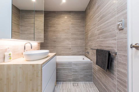Nobbs Â· Executive 2 Storey Sydney Apartment With Pool - New Castle Holiday 8