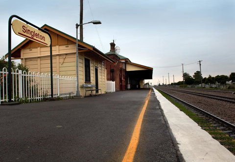 Quest Singleton - New Castle Holiday 10