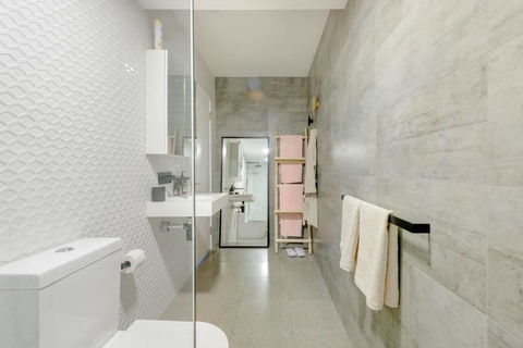 Scandi Beach Apartment - New Castle Holiday 10