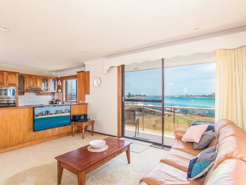 Shoreline 7 - New Castle Holiday 2