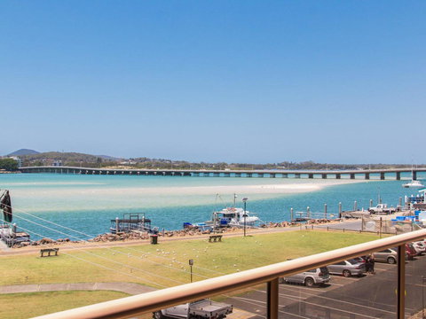 Shoreline 7 - New Castle Holiday 1