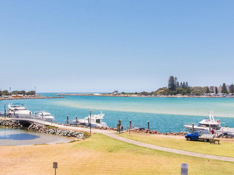 Shoreline 7 - New Castle Holiday 3