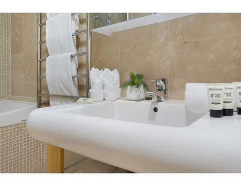 Huge Garden Apartment In The Heart Of Bondi Beach - New Castle Holiday 22