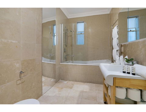 Huge Garden Apartment In The Heart Of Bondi Beach - New Castle Holiday 23