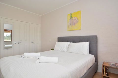 JE Guesthouse, Central To All The Hunter Valley Has To Offer - New Castle Holiday 24