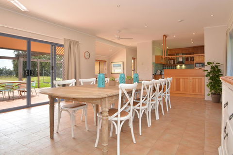 JE Guesthouse, Central To All The Hunter Valley Has To Offer - New Castle Holiday 0