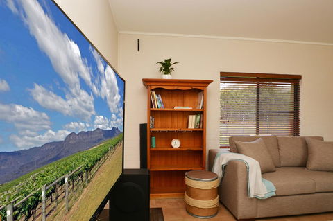JE Guesthouse, Central To All The Hunter Valley Has To Offer - New Castle Holiday 5