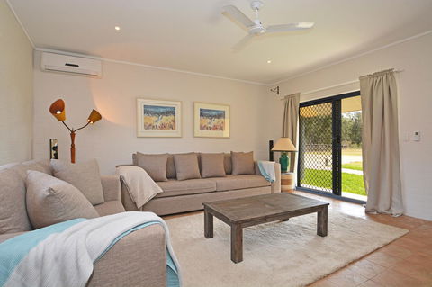 JE Guesthouse, Central To All The Hunter Valley Has To Offer - New Castle Holiday 1