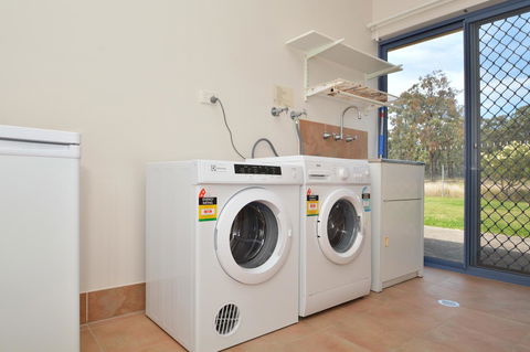 JE Guesthouse, Central To All The Hunter Valley Has To Offer - New Castle Holiday 38